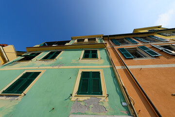 Traditional colors of the house, walls, doors, windows. Italy. - 459276417