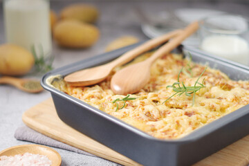 French national potato dish gratin