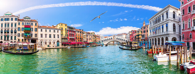 Grand Canal-panorama dichtbij de Rialtobrug, Venetië, Italië