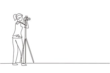 Continuous one line drawing female photographer with camera. Studio photo. Professional woman photographer taking pictures, images. Photography concept. Single line draw design vector illustration - obrazy, fototapety, plakaty