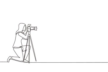 Single continuous line drawing professional photographer woman kneeling for taking pictures with digital camera and tripod. Digital photography hobby for girl. One line draw design vector illustration