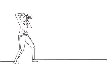 Continuous one line drawing woman photographer aiming target photos, People holding camera, taking photos. Professional female photographer taking pictures. Single line draw design vector illustration - obrazy, fototapety, plakaty
