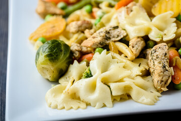 pasta with vegetables and chicken