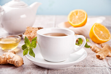 Obraz na płótnie Canvas Refreshing ginger tea with lemon, mint leaf and honey