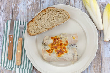 assiette de gratin d'endives au jambon