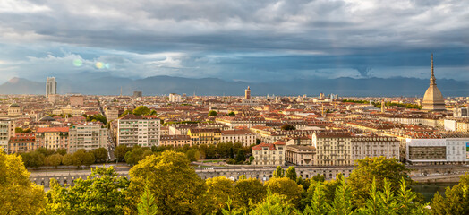 Fototapeta na wymiar Il centro di Torino e la Mole Antonelliana visti dal Monte dei Cappuccini