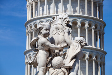 Fototapeta na wymiar Torre di Pisa detailed