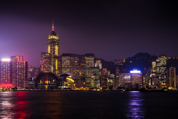 Obraz premium View the city at night from Kowloon. Hong Kong.