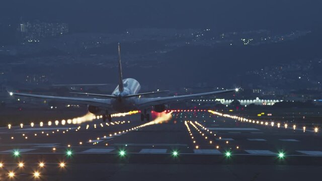 4K・飛行機・旅客機・ジェット機・空港・着陸