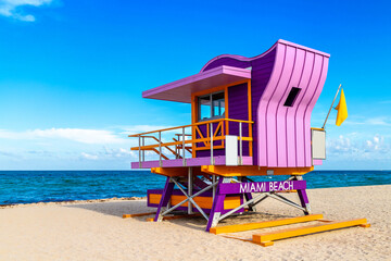 Fototapeta premium Lifeguard tower in Miami Beach