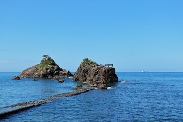 福井県　カモメ島と島に続く道