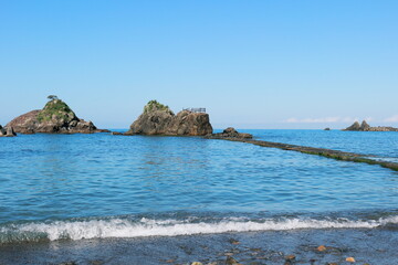 福井県　カモメ島と島に続く道