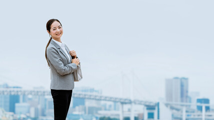 通勤する女性（仕事・働く・活躍）