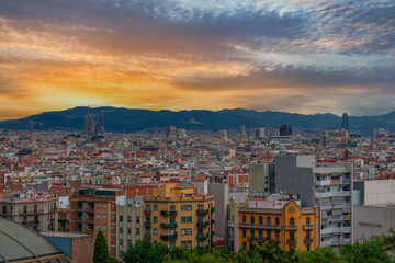 Fototapeta na wymiar Evening view from the top to the central part of Barcelona