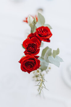 Hochzeit gedeckter Tisch Blumenschmuck bei der Traulocation 