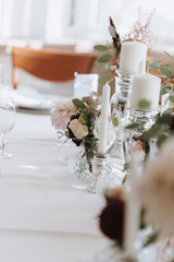 Gedeckter Tisch am Hochzeitstag Dekoration