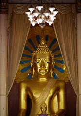 Obraz premium Golden Buddha statues, inside the temple. Chiang Mai, Thailand