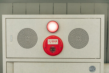 校舎に設置されている火災報知器