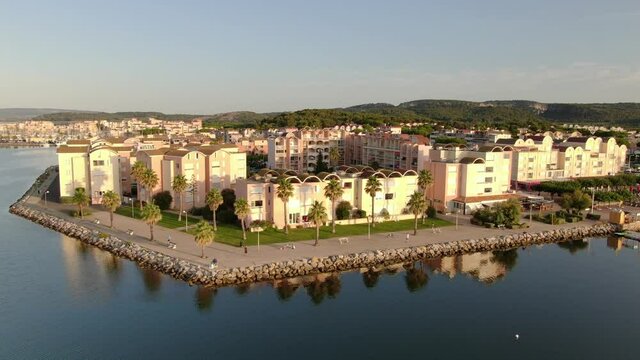 Vue a&eacute;rienne du port de gruissan, ses b&acirc;timents et bateaux, dans les reflets de la mer