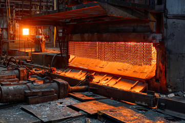 Metallurgical furnace for heating steel ingots