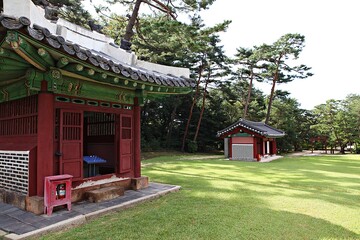 Fototapeta premium 한국의왕실무덤입니다