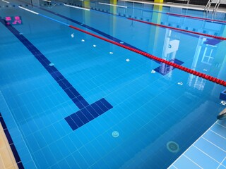 
a large, clean and new swimming pool in the educational institution. Swimming tracks and clear water, everything is ready for the competition. Curbstones, pedestals for diving into the water