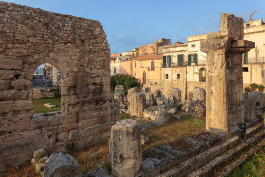 Siracusa. Il giardino nel quale si trova il Tempio di Apollo a Piazza Pancali
