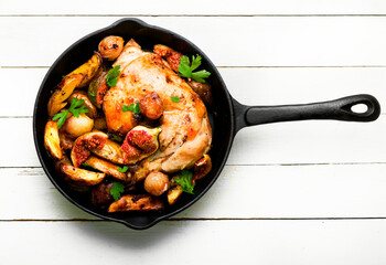 Chicken baked with potatoes and figs