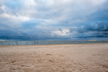 Fototapeta na wymiar beach and clouds