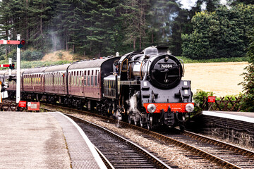 BR Standard 4 – 76084 pulling a rake of carriages
