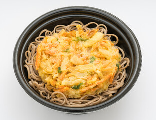 かき揚げカップそば（お湯を入れる前）
