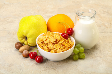 Breakfast with corn flakes and milk
