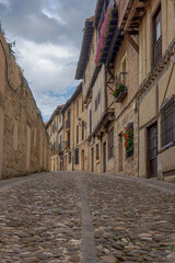 calle del bonito municipio de Frías en la provincia de Burgos, España