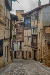 calle del bonito municipio de Frías en la provincia de Burgos, España
