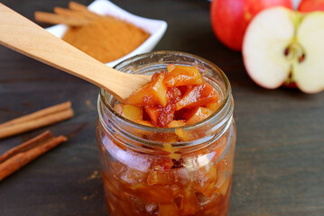 Closeup of mouthwatering homemade caramelized apple cinnamon compote  - obrazy, fototapety, plakaty