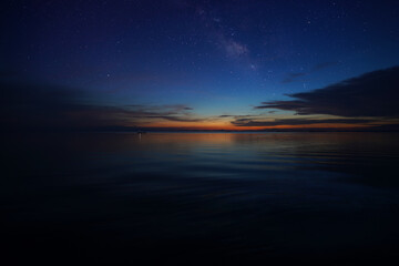 Fototapeta na wymiar The twilight sky with star at the lake.