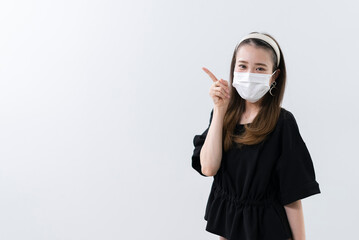 マスクをしている女性