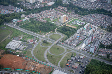 Fototapeta na wymiar aerial view of the city of Dos Quebradas, Risaralda