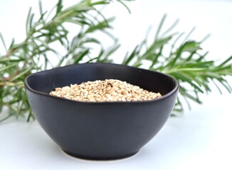 Bol de graines de sésame