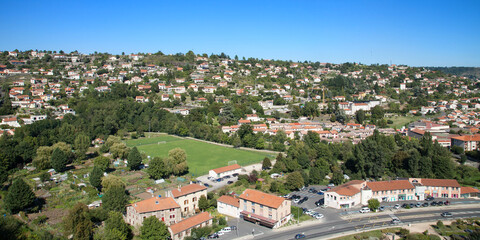 Obraz premium Paysage urbanisé dans la banlieue du Puy en Velay (Haute-Loire)