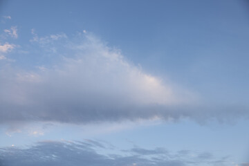 Obraz premium Amazing clouds hanging in the blue sky. Wonderful sunset and a better sunrise with beautiful clouds with a colorful sky.