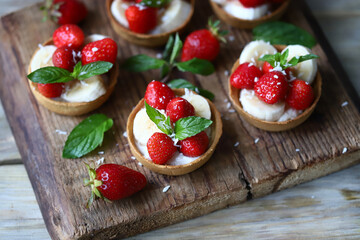 Delicious tartlets with strawberries and banana. Healthy dessert.