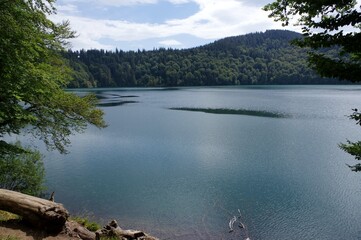 Le lac Pavin dans les monts Dore, en Auvergne