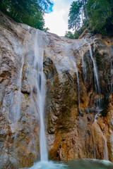 Wasserfall im Ges&auml;use