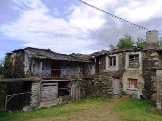 Aldea abandonada en el Occidente de Asturias