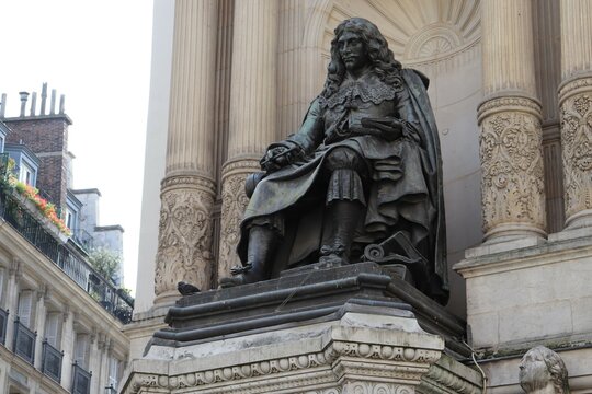 La fontaine Moli&egrave;re, c&eacute;l&egrave;bre com&eacute;dien, avec une statue de Moli&egrave;re, ville de Paris, &icirc;le de France, France