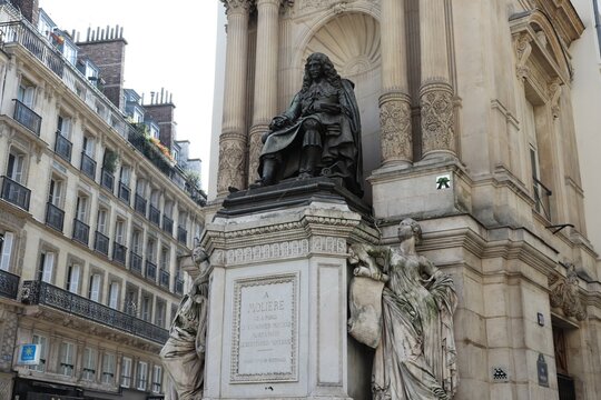 La fontaine Molière, célèbre comédien, avec une statue de Molière, ville de Paris, île de France, France