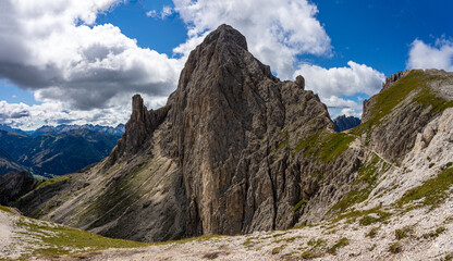 Wandern in den Südtiroler Dolomiten: Vajolonpass und Rotwand im Rosengarten Gebirge