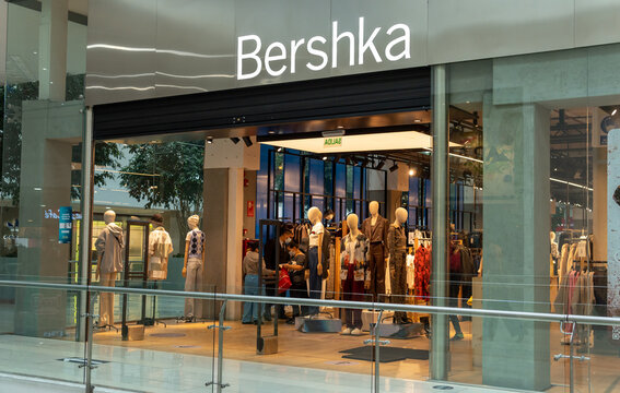 Bershka Images – Browse 163 Stock Photos, Vectors, and Video | Adobe Stock