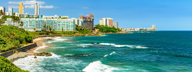Fototapeta na wymiar Panoramic image of paridisiac tropical beach in the urban area of the city of Salvador in the state of Bahia, Brazil